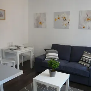 https://studio-design-perros-guirec-centre-et-parking-prive.inbrittany.com